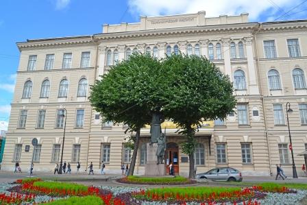 Заочное обучение в Москве в 2025 году: преимущества, стоимость и лучшие вузы